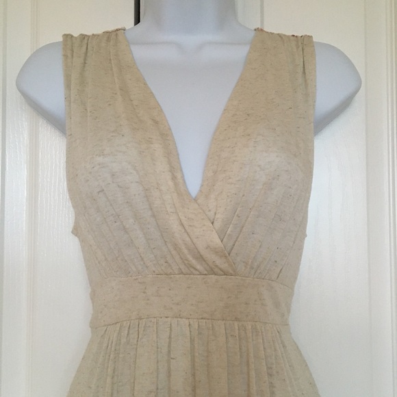 Summer Dress with Floral Back Detailš - Picture 2 of 8